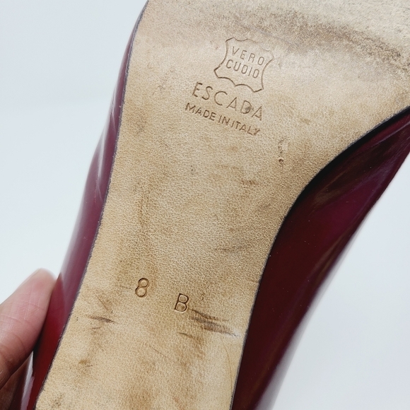 Escada | Women's Vintage Red Alligator Embossed Italian Heels (Size 8B) - Picture 15 of 15